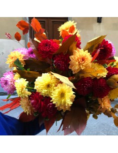 Ramo otoñal con colores fuertes dalias